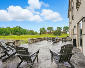 Cobblestone Hotel & Suites - Russells Point at Indian Lake - Russells Point - Patio