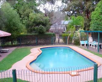 Fernleigh Accommodation - Merrijig - Pool