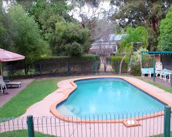 Fernleigh Accommodation - Merrijig - Piscina