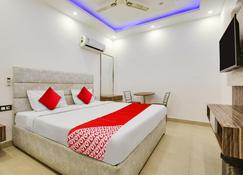 OYO Flagship Av Continental - Chandigarh - Bedroom