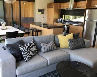 Waipu Cove at its best! - Waipu - Sala de estar