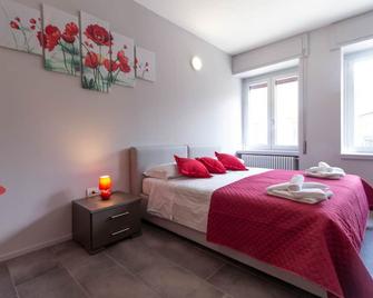 Papavero Apartment - Affitti Brevi Italia - Lecco - Makuuhuone