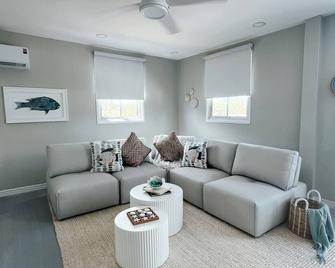 Coral Conch House - included 80' dock - West End