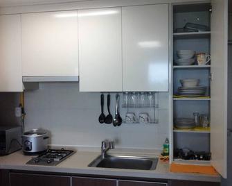 Luxury 1 Bedroom 1 Bath With Wifi Located In Secure, Upscale Location . - San Fernando - Kitchen