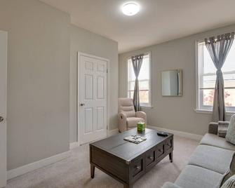 Cozy Maryland Getaway in the Heart of Baltimore! - Baltimore - Living room