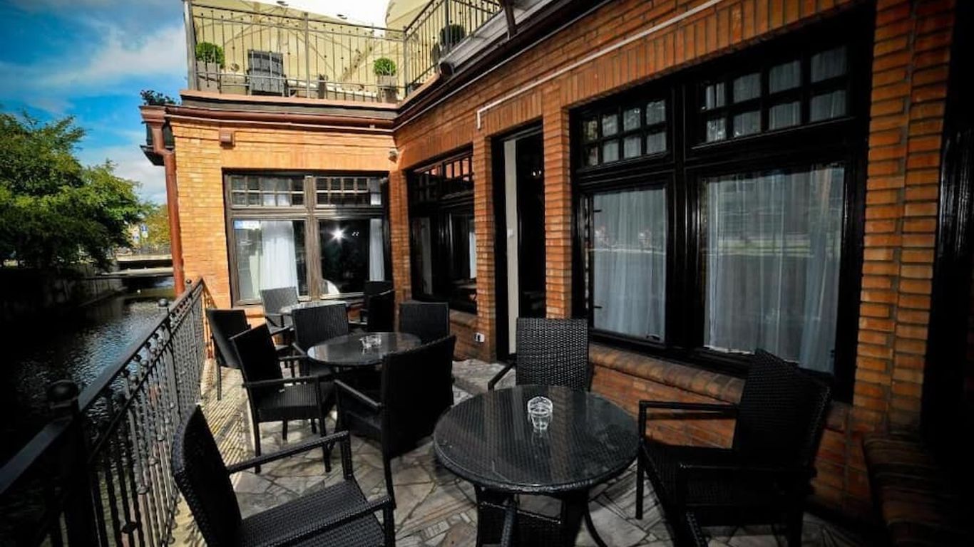 World Hostel - Old Town