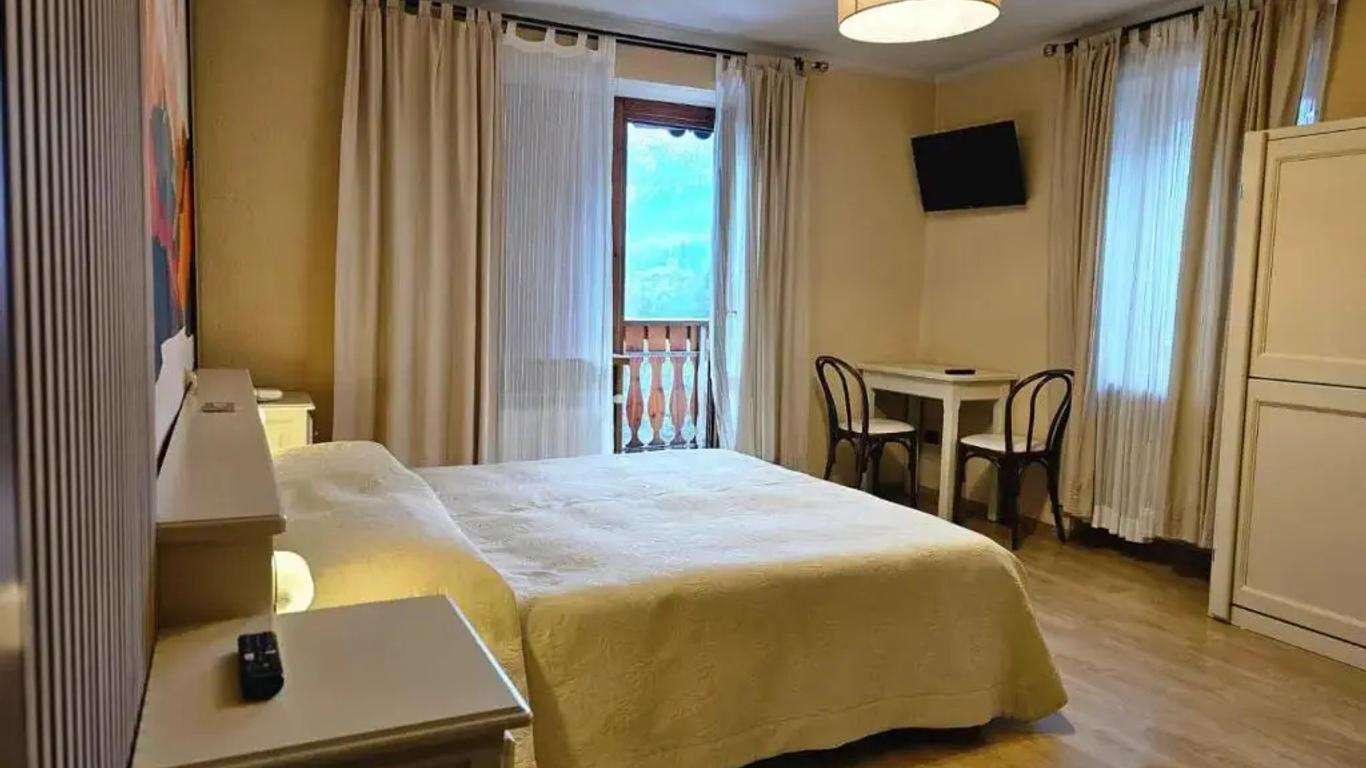 Hotel Bucaneve