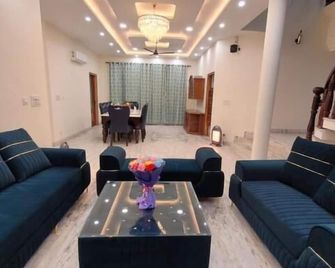 Regalia Home Sapphire Stay - Jammu