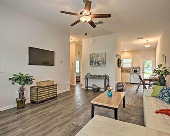 Pet-Friendly Palatka Apartment with Gas Grill! - Palatka - Living room