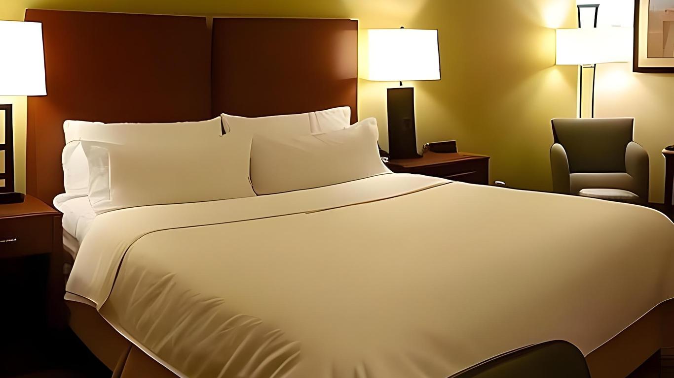 Holiday Inn Express & Suites Lancaster