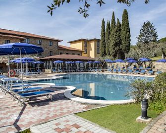 Hotel Villa Paradiso - Passignano sul Trasimeno - Zwembad