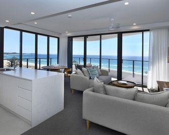 X Kirra Apartments - Coolangatta - Living room