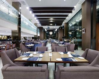 Aston Sentul Lake Resort & Conference Center - Bogor - Restaurant