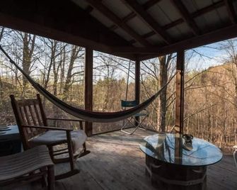 Deluxe Tree House 1 Hour from Toronto - Port Perry - Balcon