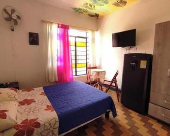 Colorful awakening! apartment-studio - Cali - Bedroom