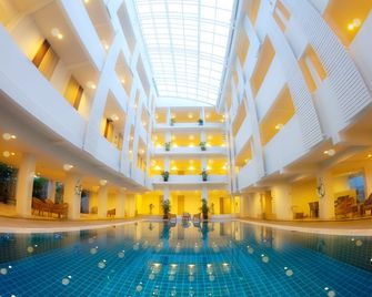 Trang Hotel Bangkok - בנגקוק - בריכה