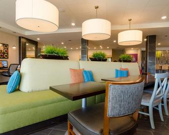 Home2 Suites by Hilton Portland - Portland - Lobby