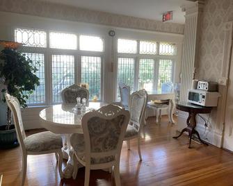 Haterleigh Heritage Inn - ויקטוריה - חדר אוכל