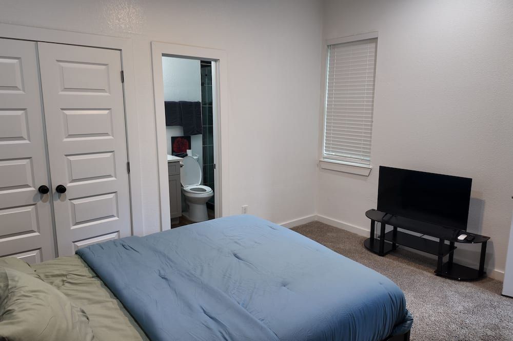 Charming -Cozy private studio Bedroom! - דאלאס - חדר שינה