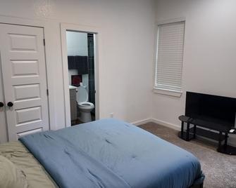 Charming -Cozy private studio Bedroom! - Dallas - Chambre