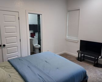 Charming -Cozy private studio Bedroom! - דאלאס - חדר שינה