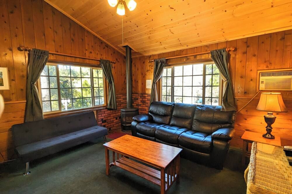 Bluebird Cottage Inn - Idyllwild - Wohnzimmer