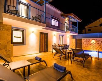 Villa Gul, 2 En-suite bedrooms, Kalkan Old Town - Private Pool + Sauna - Kaş - Patio
