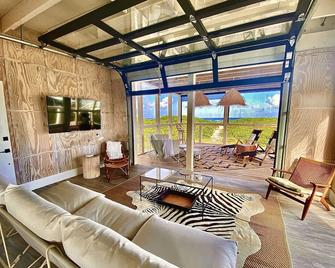Rooster Beach : Modern Beach Front Home - Hope Town - Living room