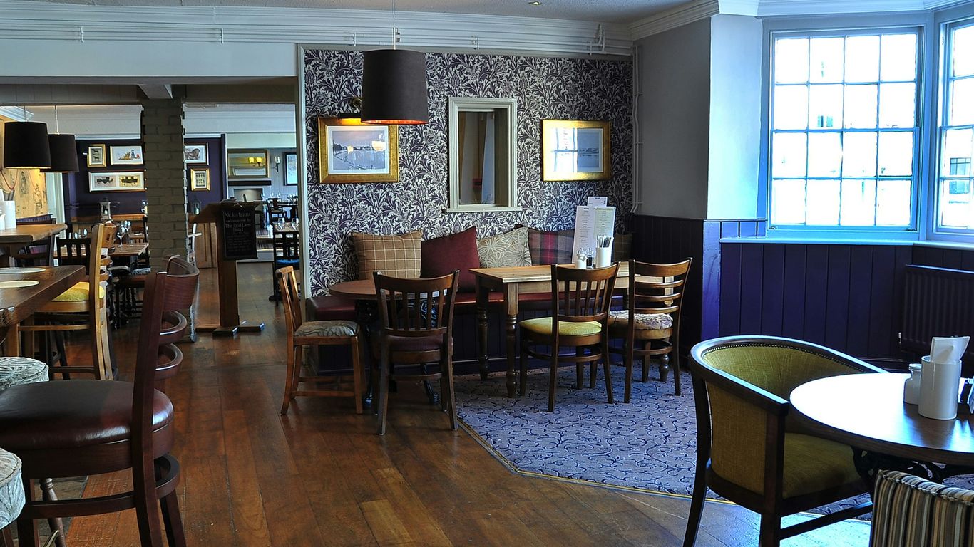 ريد ليون هوتل باي جرين كينج إنز