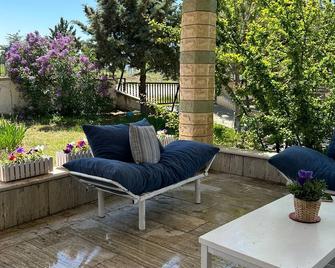 Cozy and Spacious Villa with Fireplace - İncek - Pati