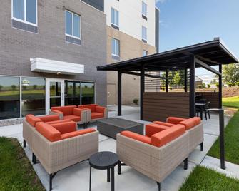 Candlewood Suites Shelbyville By IHG - Shelbyville - Patio