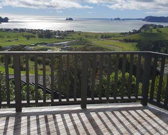 Whitianga Sea Views. A beautiful house offering the ultimate in coastal views. - Whitianga - Balcony
