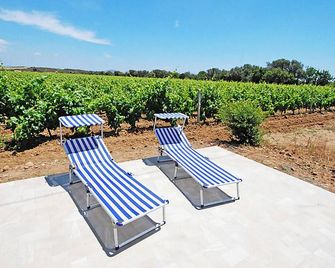 Charming House in Is Potettus with Private Garden - Sant’Anna Arresi - Patio