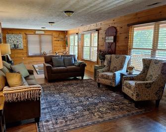 Private Riverfront 3 Bed/2 Bath House On The Oconaluftee River! - Cherokee - Living room