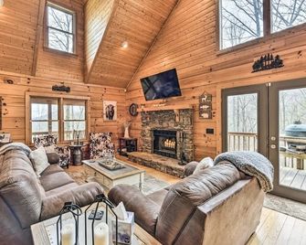 Carolina Moon Cabin - Franklin - Вітальня