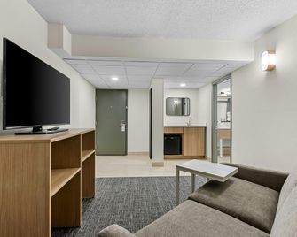 Spark by Hilton Bensalem Philadelphia - Bensalem - Wohnzimmer