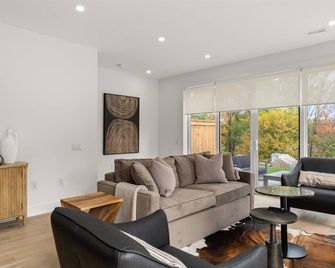 ScandinaVilla Retreat in Muskoka - Gravenhurst - Living room