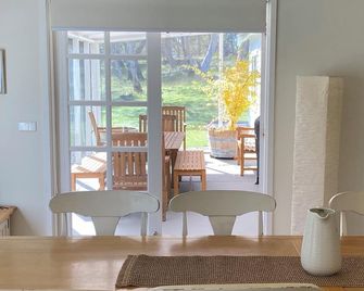 Snowy Mountains | self contained Residence | Crackenback | Sleeps 10 | Wood Fire - Crackenback - Comedor
