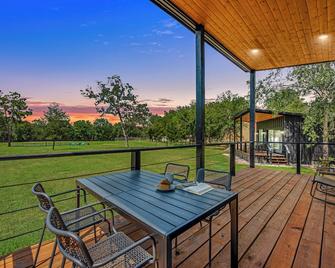 Finca Agave Deluxe Home No. 7 Primrose - Hempstead - Patio
