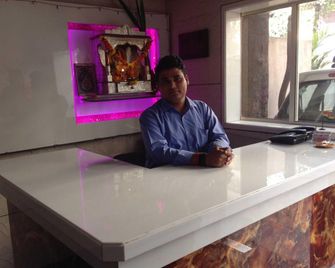 Anil Guest House - Mumbai - Resepsionis