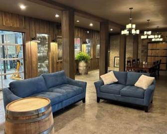 North Georgia Farm Vineyard near Chattanooga - LaFayette - Lobby