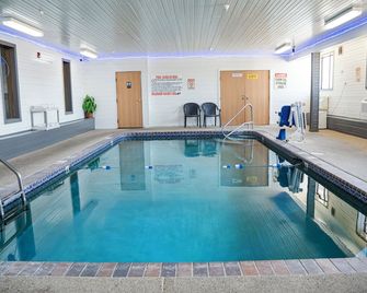 Victorian Inn & Suites-York - York - Pool