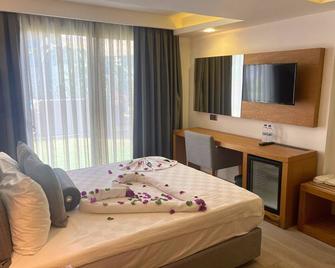 Ruwais Hotel - Cesme