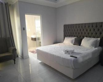 lifestyle lodge hotel - Vereeniging - Bedroom