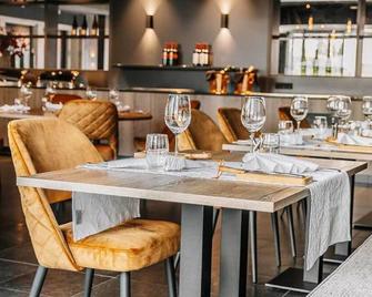 4 Rooms with Convenient Location for City Trips and Outdoor Fun - Zevenbergen - Restaurant