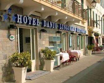 Hotel Danio Lungomare - Alassio - Toà nhà