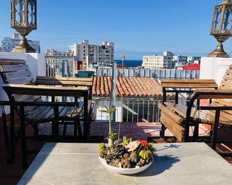 Vapor 156 Boutique Hotel - Hawana - Balkon