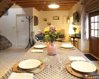Charming stone house with garden and covered terrace - Vicq-sur-Mer - Salle à manger
