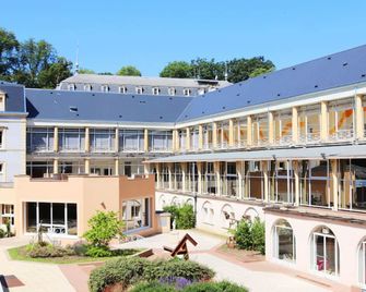 Grand Hôtel de Bourbon-Lancy - Spa et Restaurant - Logis - Bourbon-Lancy - Edificio