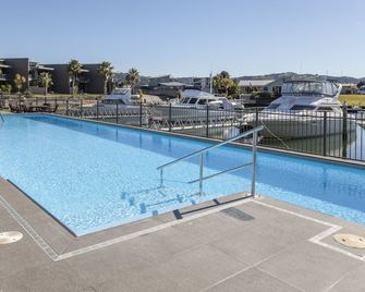 Sovereign Pier on the Waterways - Whitianga - Pileta